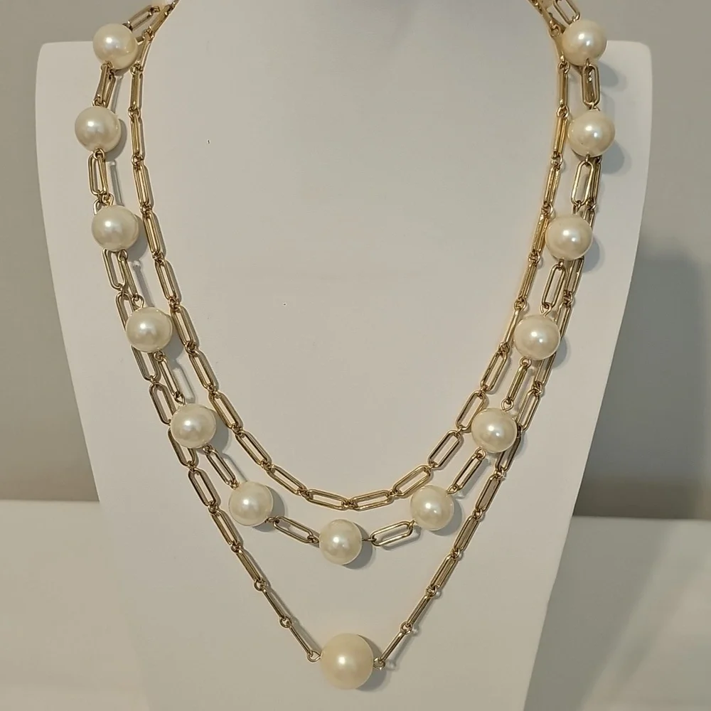 Ann Taylor Elegant Gold and Cream Pearl Necklace - Picture 2 of 3